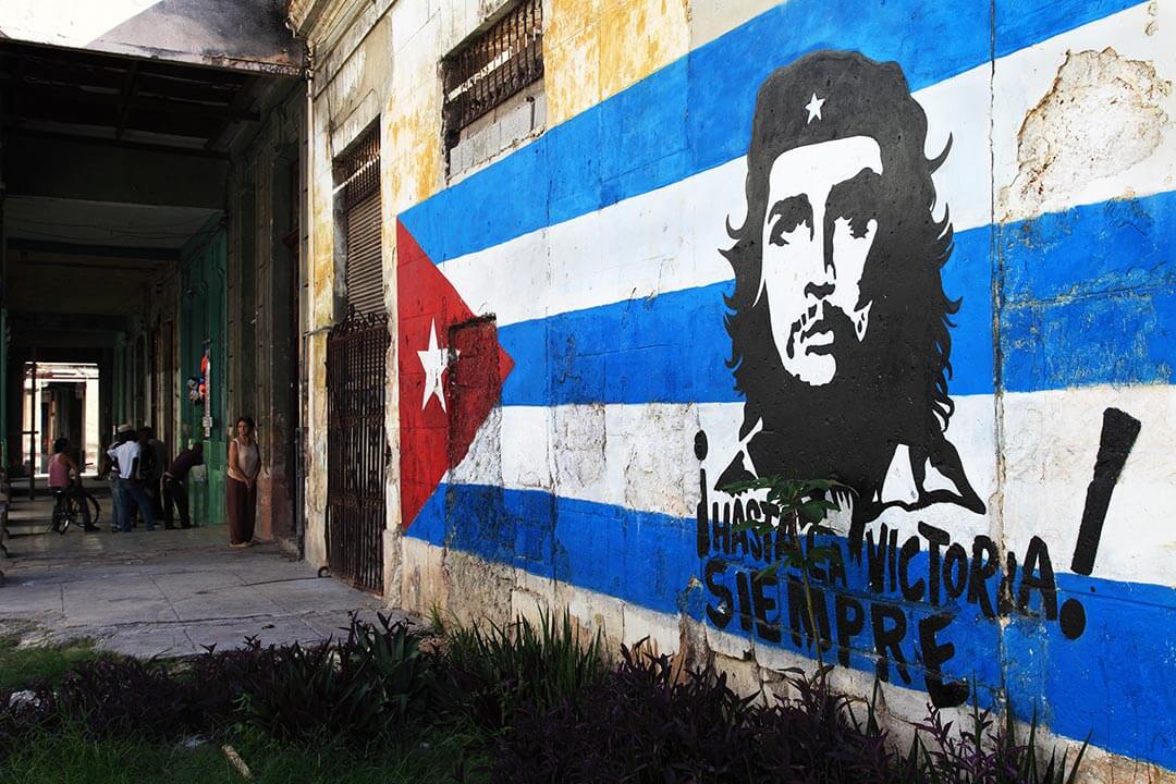 チェ･ゲバラとキューバ国旗