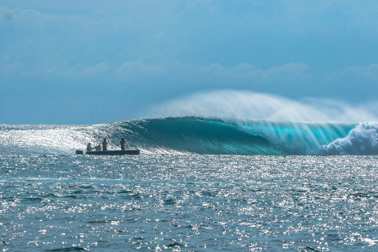 無数の波が点在するメンタワイ諸島