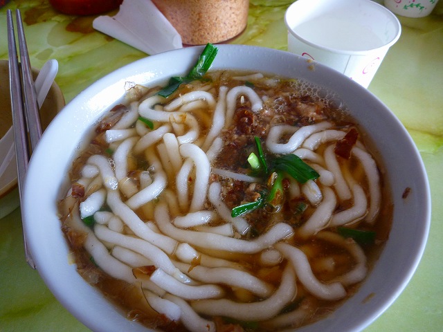 東台湾に行ったらこれを食え　隕石食堂 魯肉飯