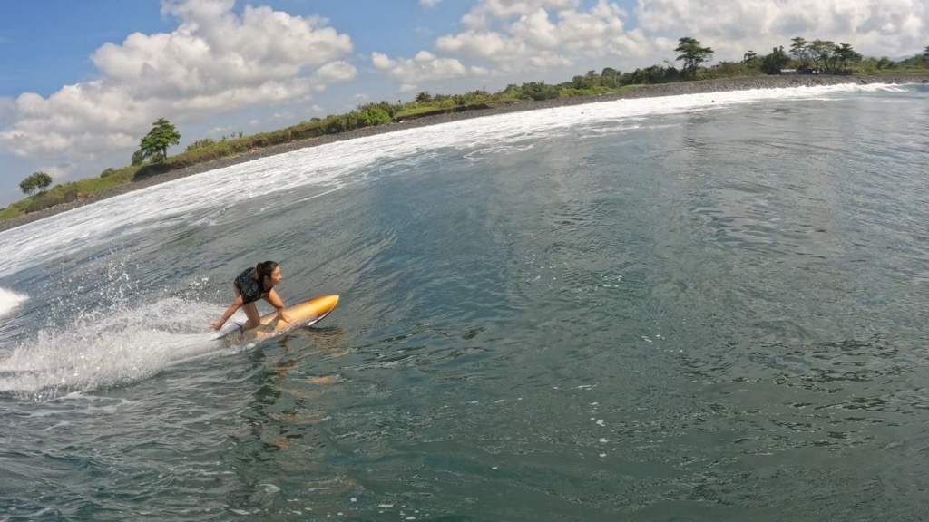 プロサーファー髙橋みなと